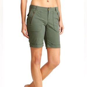 Athleta Green Women's Shorts Bermudas